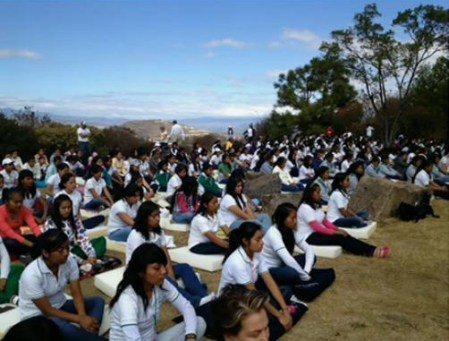 Mexico students meditate for peace