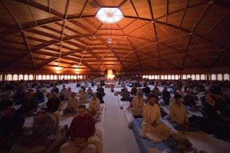 Best-Small-Towns-Fairfield-IA-praying-large