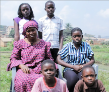 Congolese refugee Esperance Ndozi and her 5 children